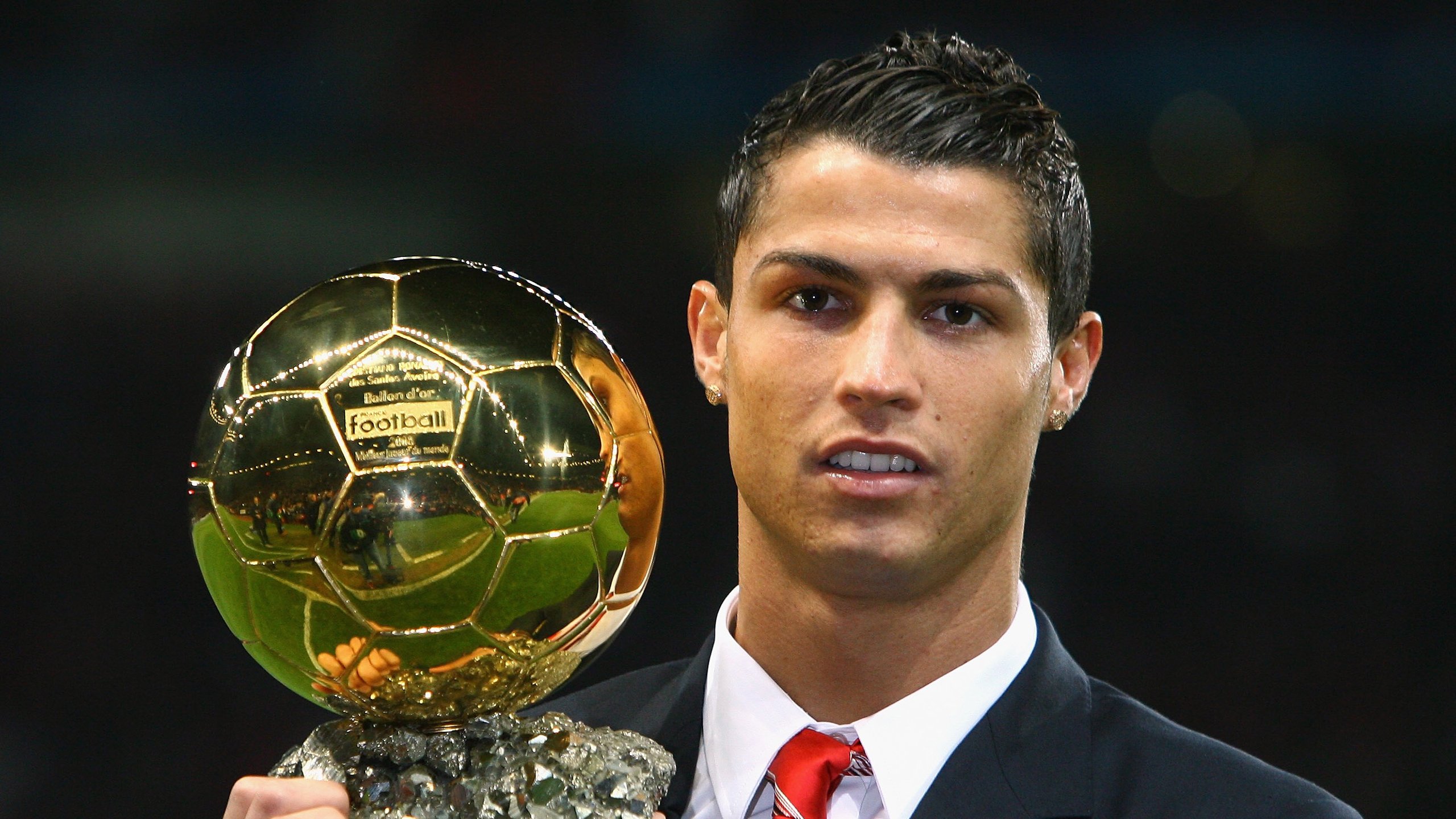 球员在国际赛场上的表现直接影响个人转会价值，球员在国家队受伤