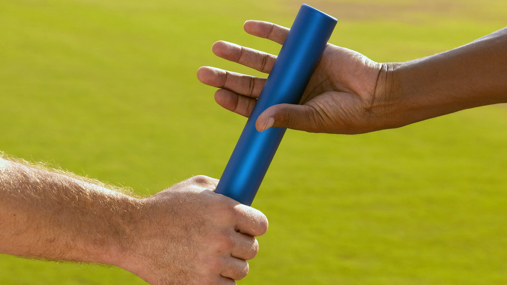 长跑邀请赛：肯尼亚选手再创佳绩，赛场火爆！，肯尼亚长跑冠军